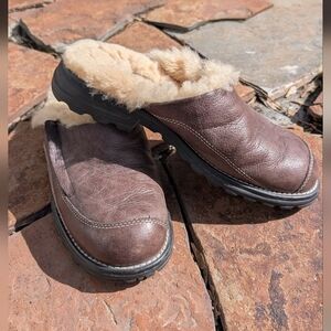 UGG Hampton Sheepskin Brown Leather Clogs/Mule Slip on with Zipper in size 7